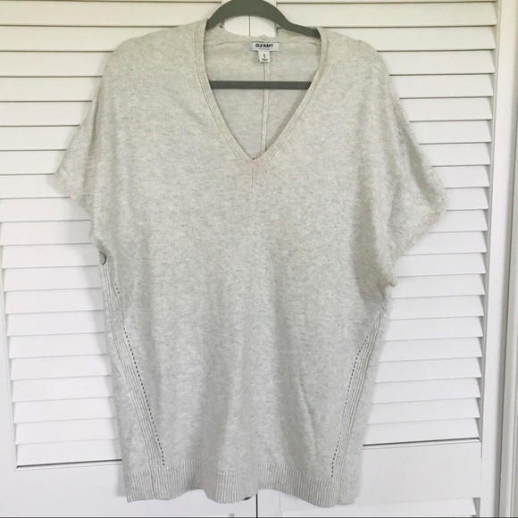 Old Navy Sweaters - Old Navy Grey V-Neck Long Sweater Size M